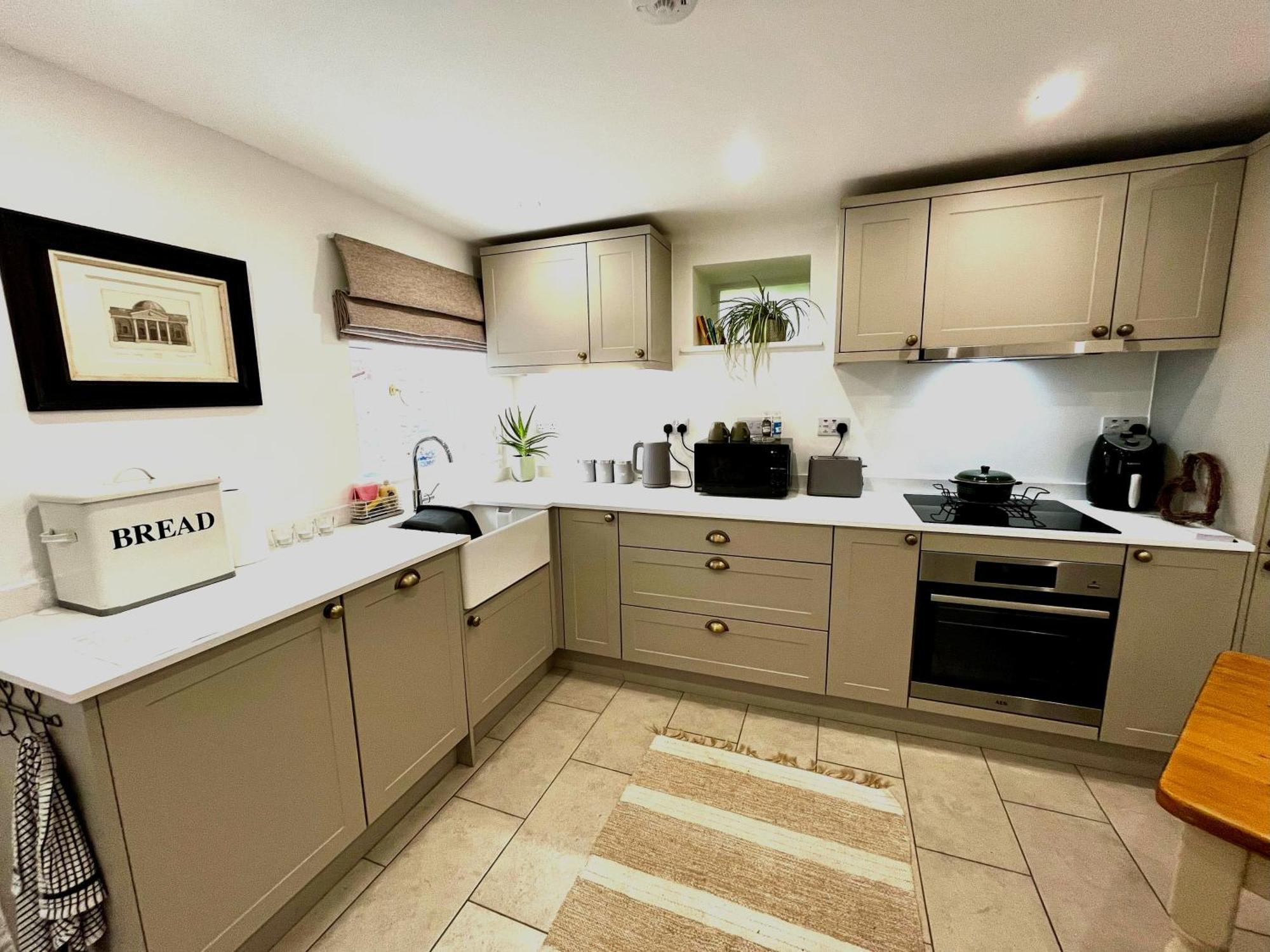 Flower Cottage By Ludlow Castle With Onsite Parking Exterior photo