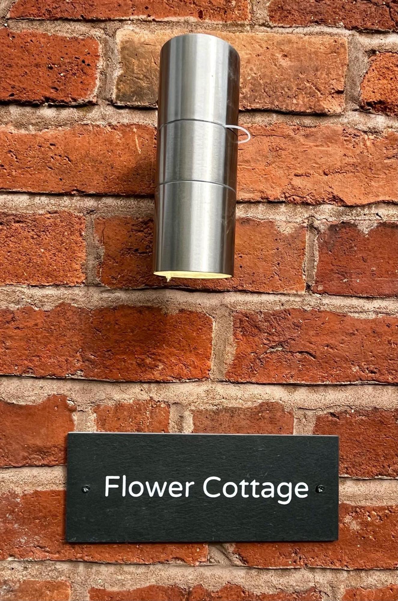 Flower Cottage By Ludlow Castle With Onsite Parking Exterior photo